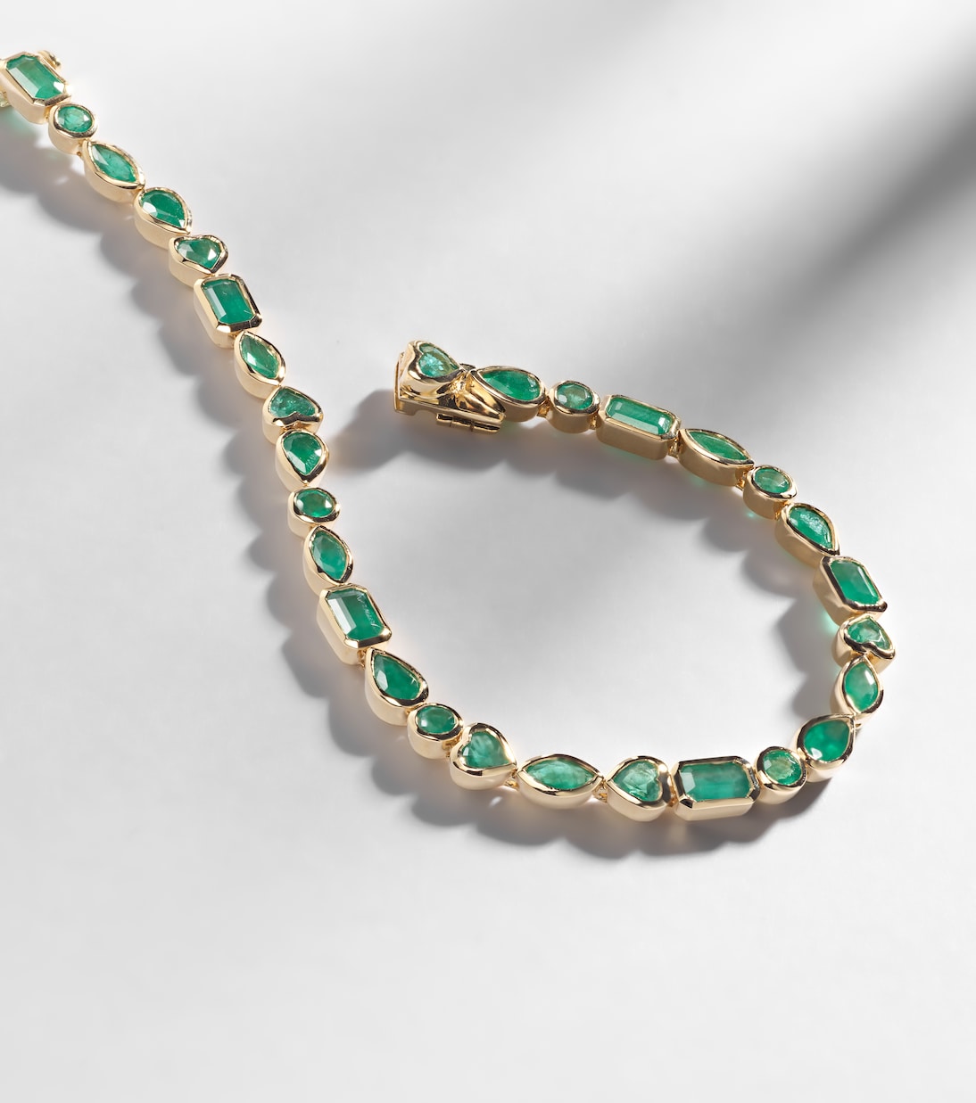 Armband aus 18kt Gelbgold (750/1000) mit Smaragden | Shay Jewelry