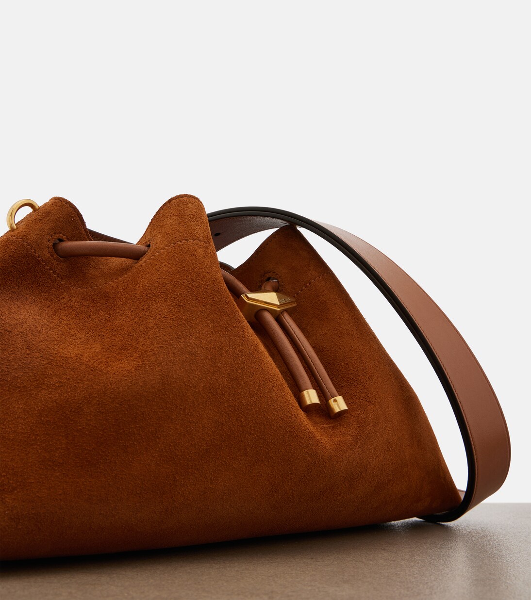 Bucket-Bag Bon Bon Medium aus Veloursleder | Jimmy Choo