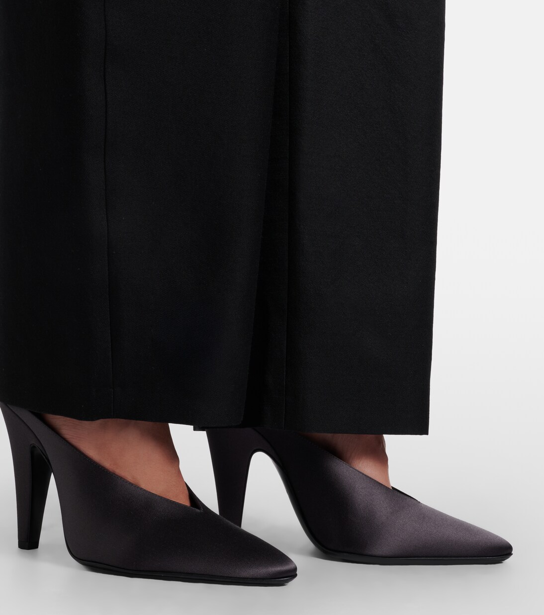 Pantoletten Cone aus Satin | Alaïa