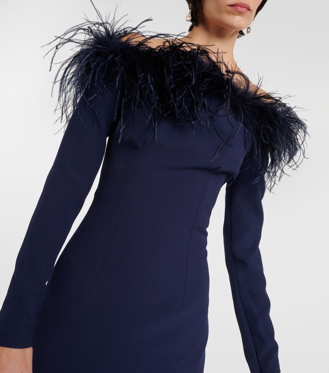 Off-Shoulder-Robe Starlana mit Federn | Safiyaa