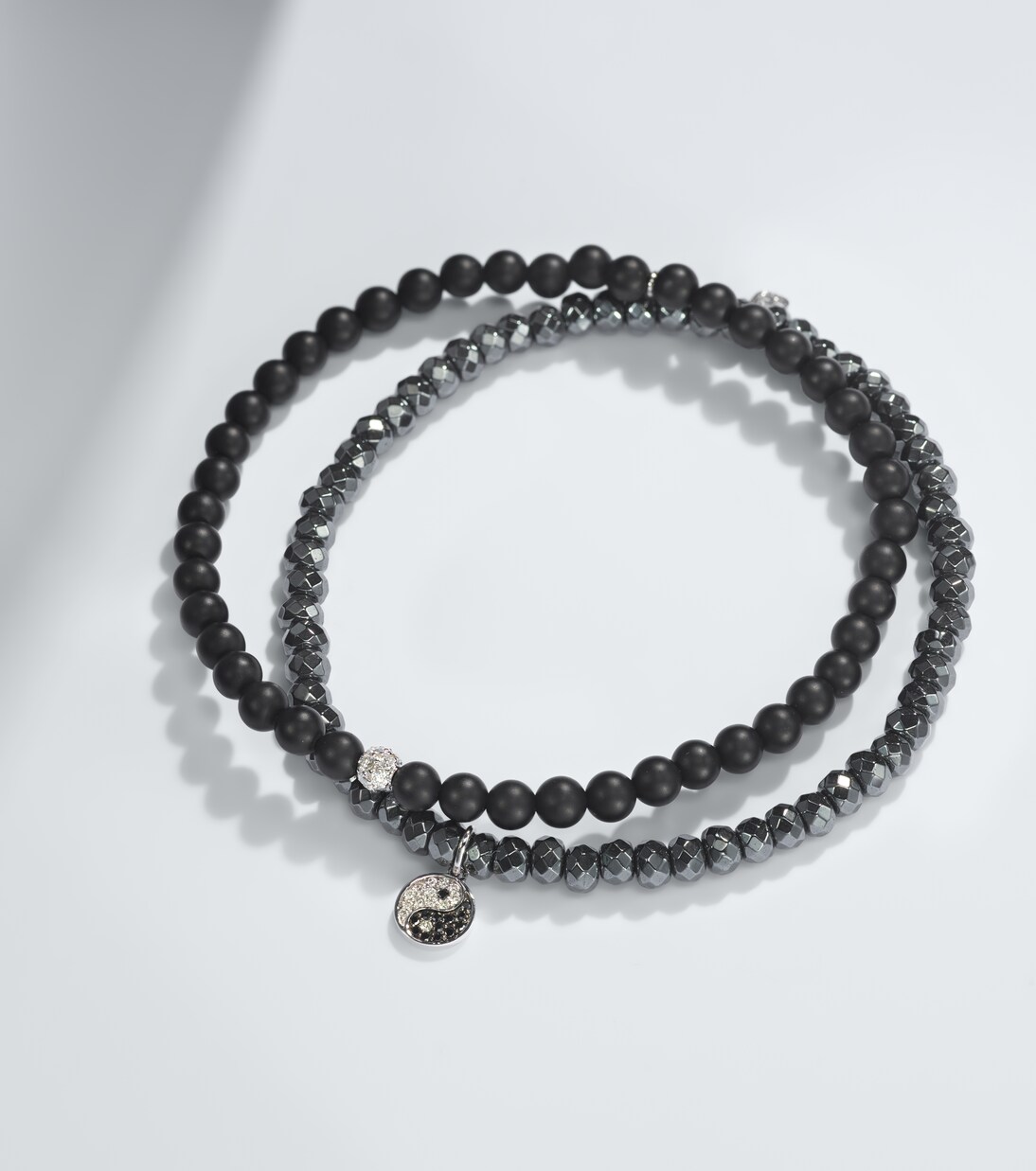 Set de 2 pulseras de oro blanco de 14 ct con diamantes y piedras | Sydney Evan