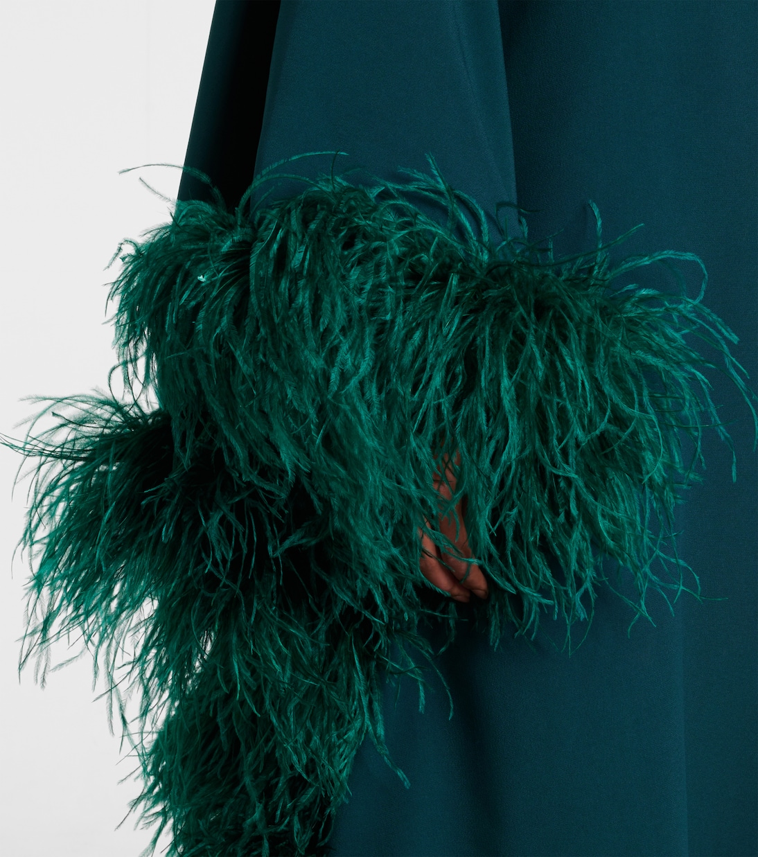 One-Shoulder-Robe mit Federn | Taller Marmo