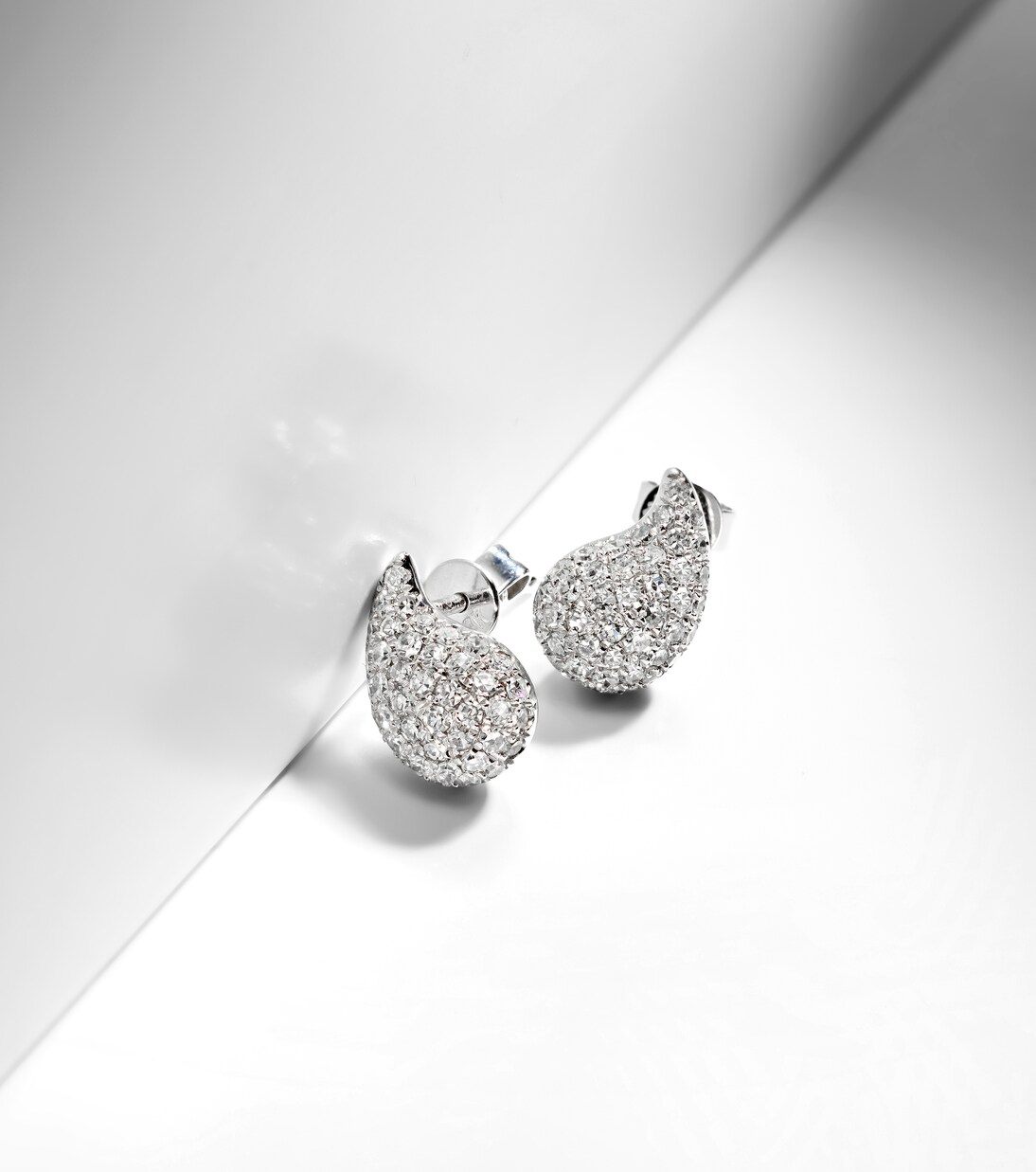 Ohrringe Happy Tears aus 14kt Weißgold mit Diamanten | Roxanne First