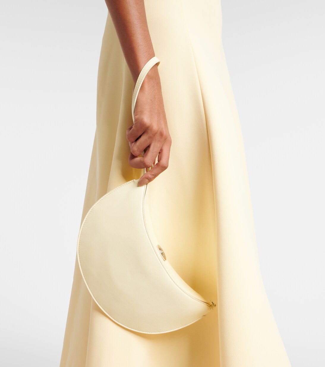 Ovalo Small leather shoulder bag | Jacquemus