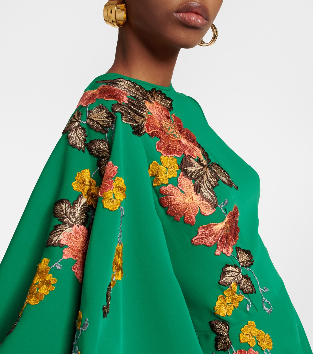 Vestido largo Zinnia con capa bordada | Costarellos