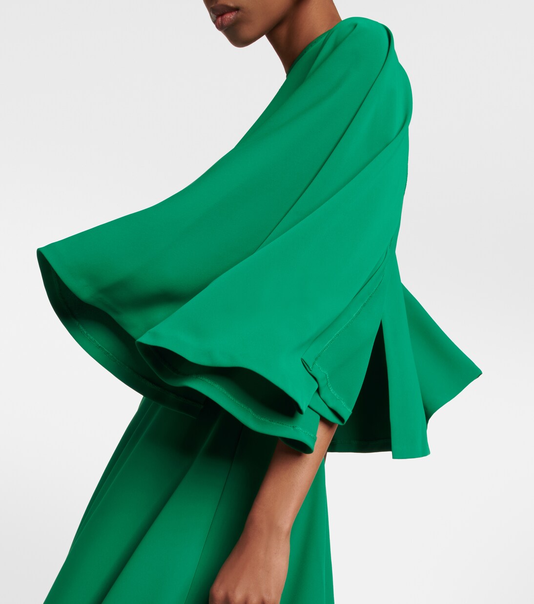 Vestido largo Zinnia con capa bordada | Costarellos