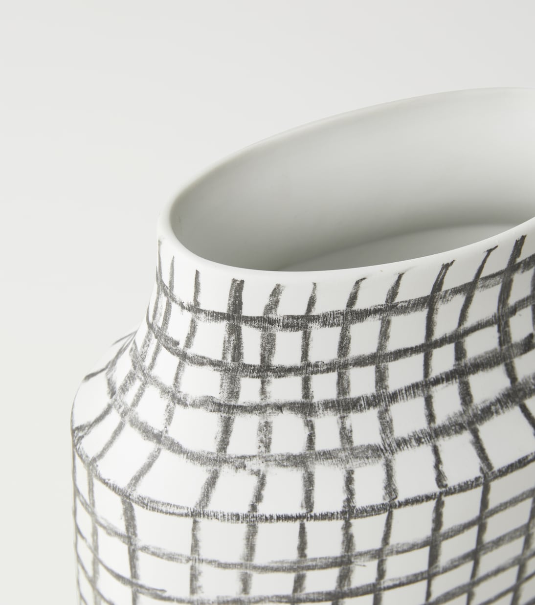 Post Scriptum round vase by Formafantasma | Cassina