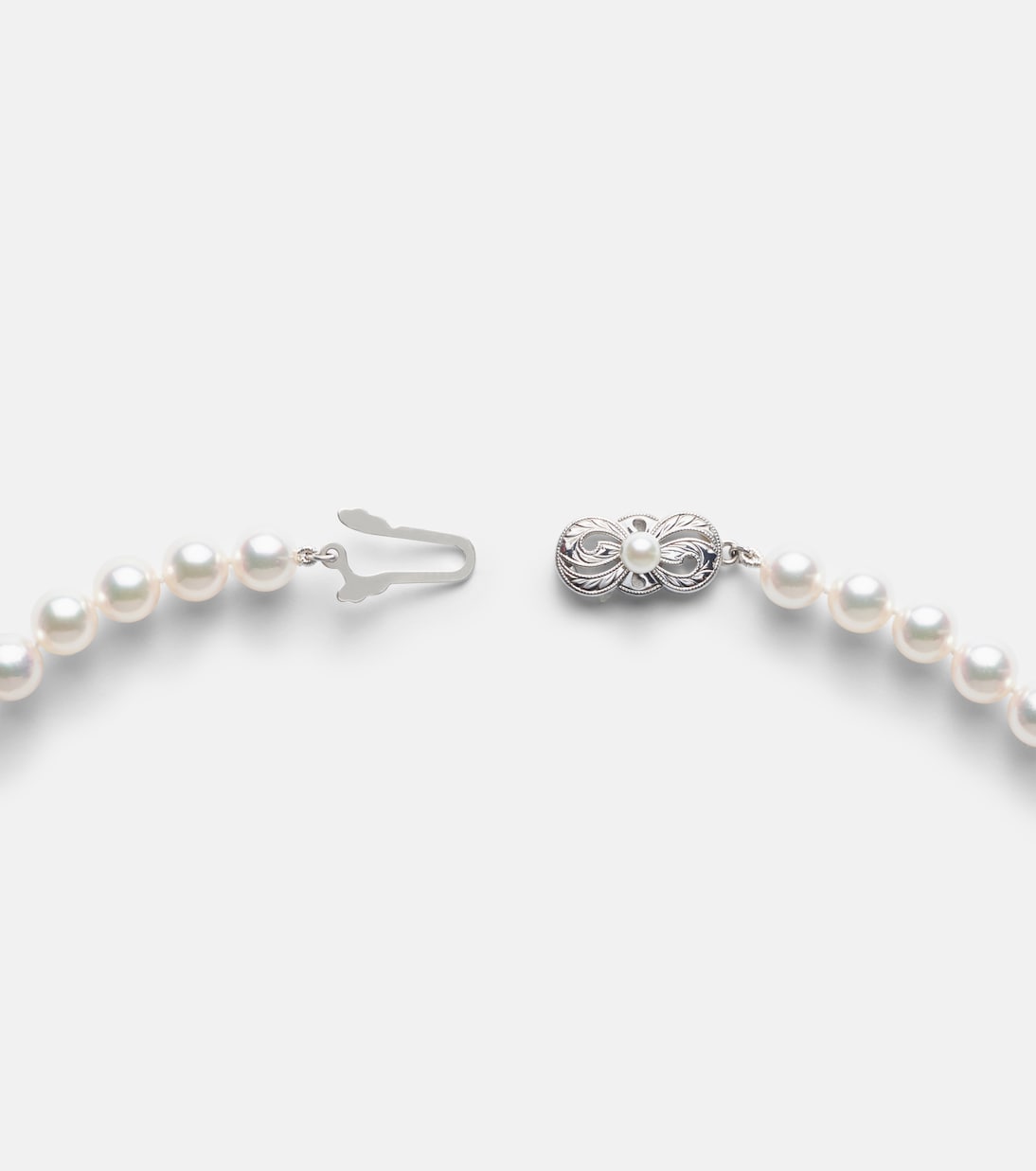 18kt white gold necklace with diamonds and pearls | Mikimoto