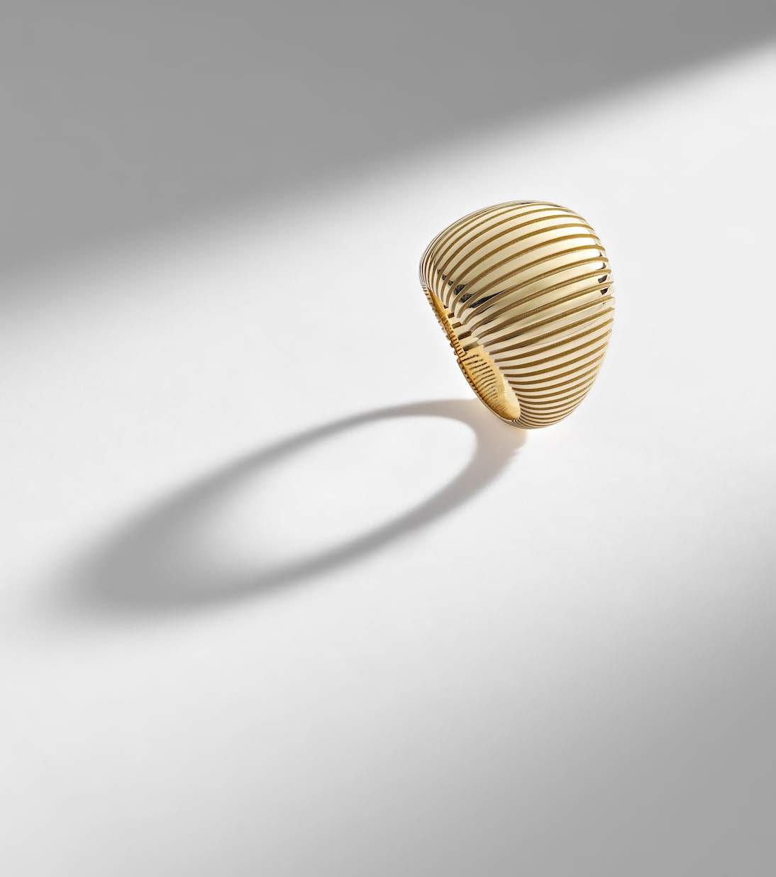 Bague Isla Bombé en or 18 ct | Pamela Zamore