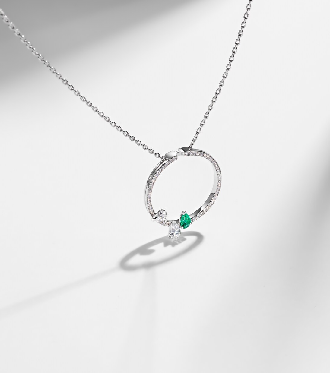 Collar Serti sur Vide de oro blanco de 18 ct con esmeralda y diamantes | Repossi