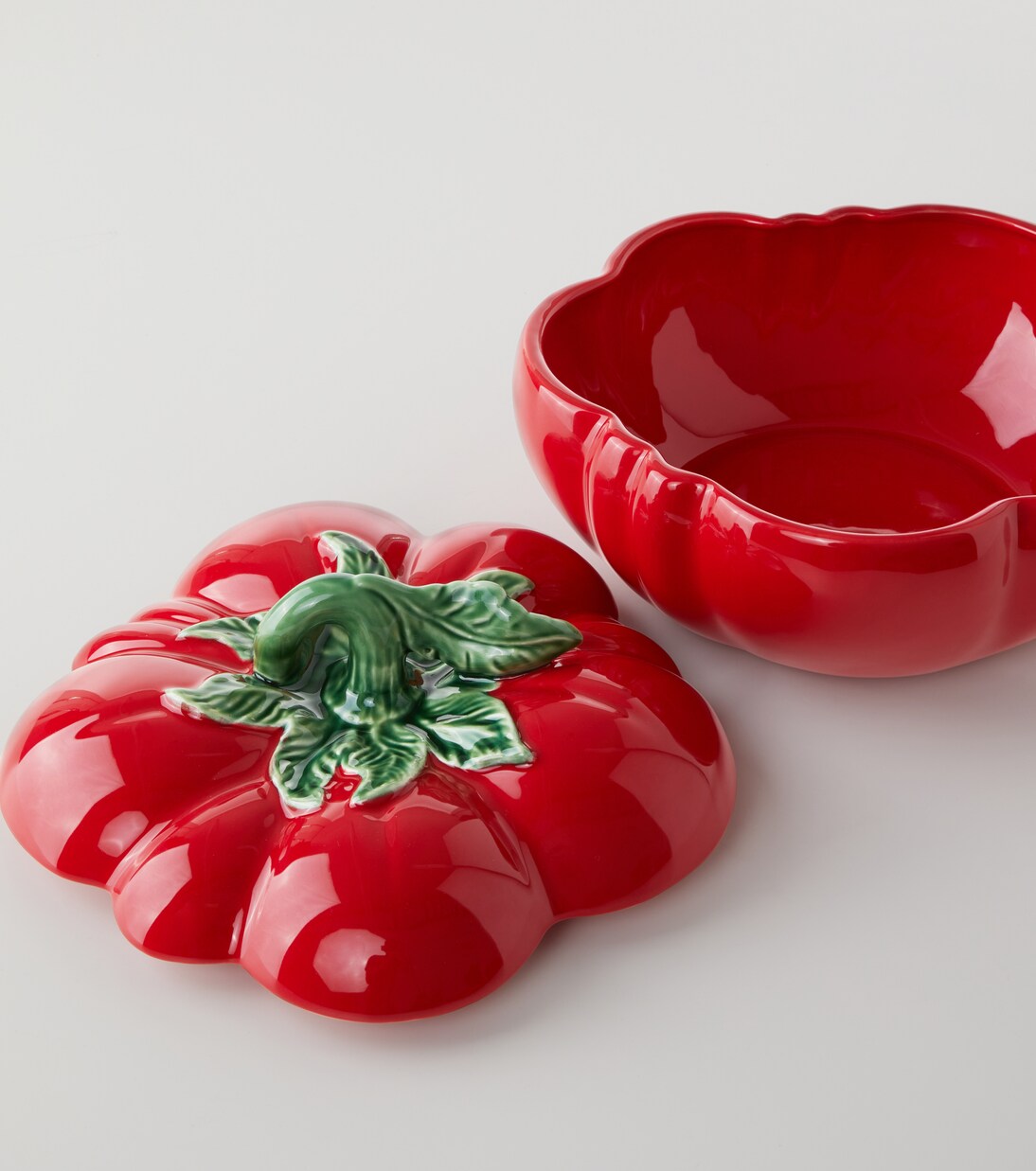 Tomate ceramic tureen | Bordallo Pinheiro