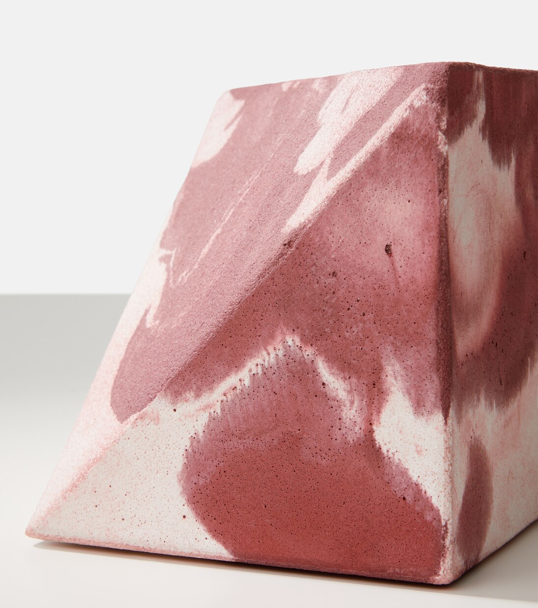 Concrete bookend | Michaël Verheyden