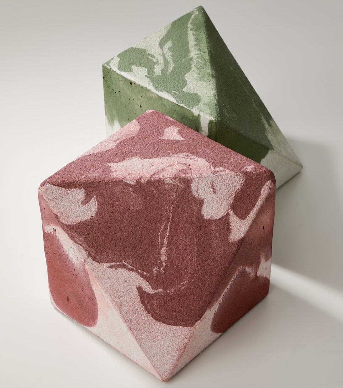 Concrete bookend | Michaël Verheyden