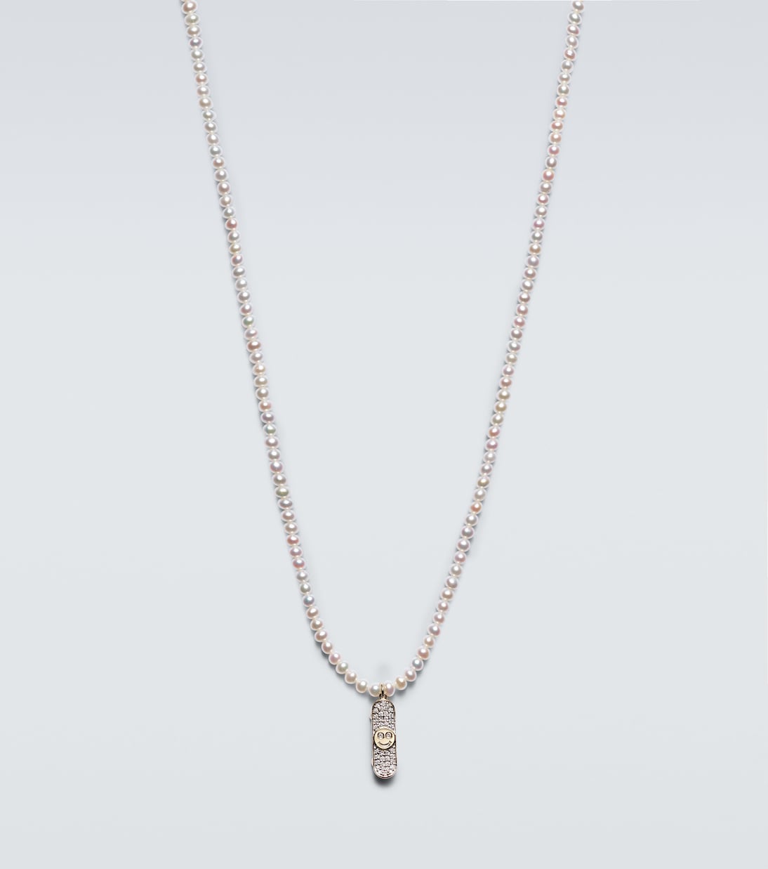 Collar con colgante Happy Face Skateboard con perlas | Sydney Evan