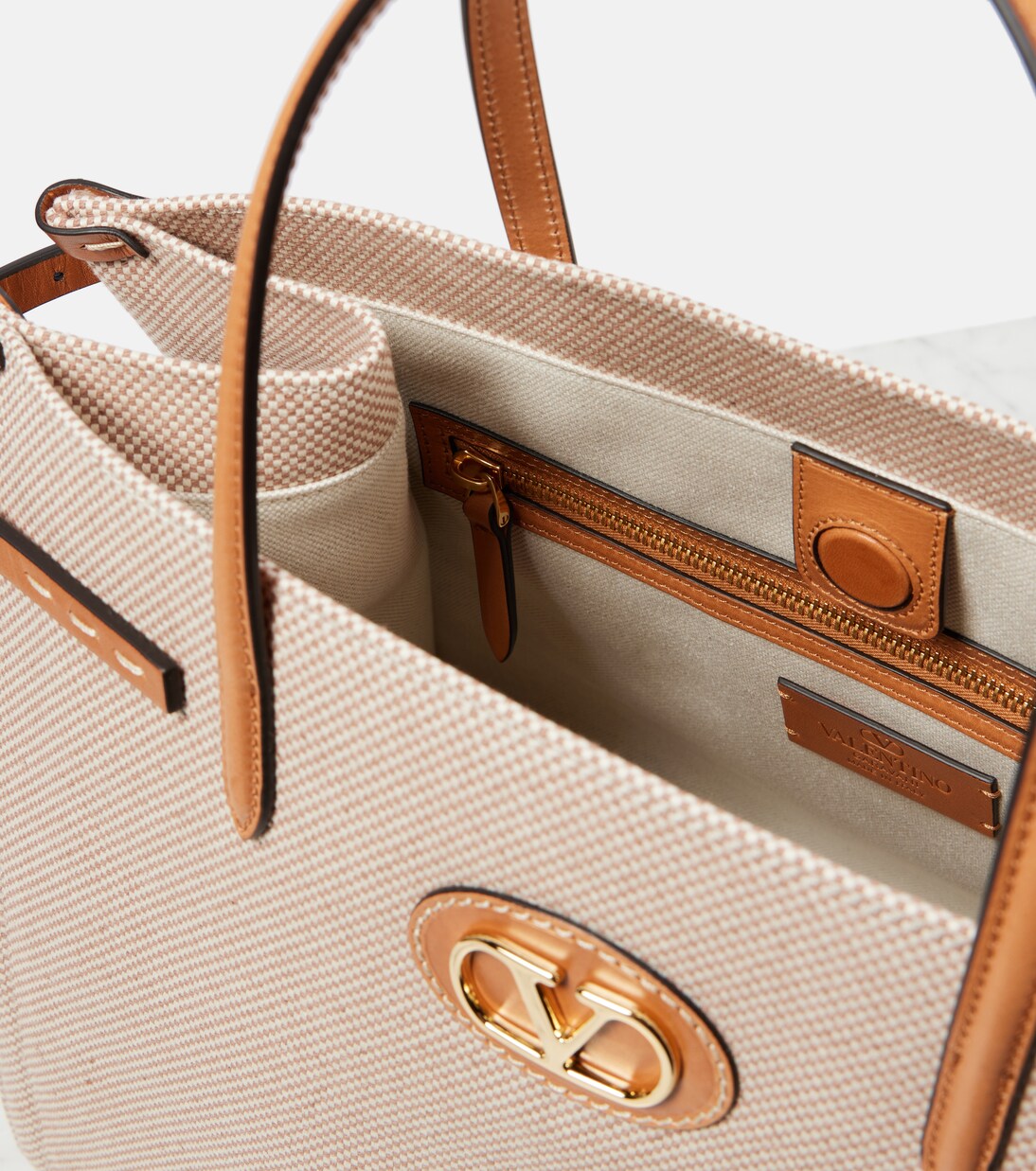 VLogo Large leather-trimmed shoulder bag | Valentino Garavani