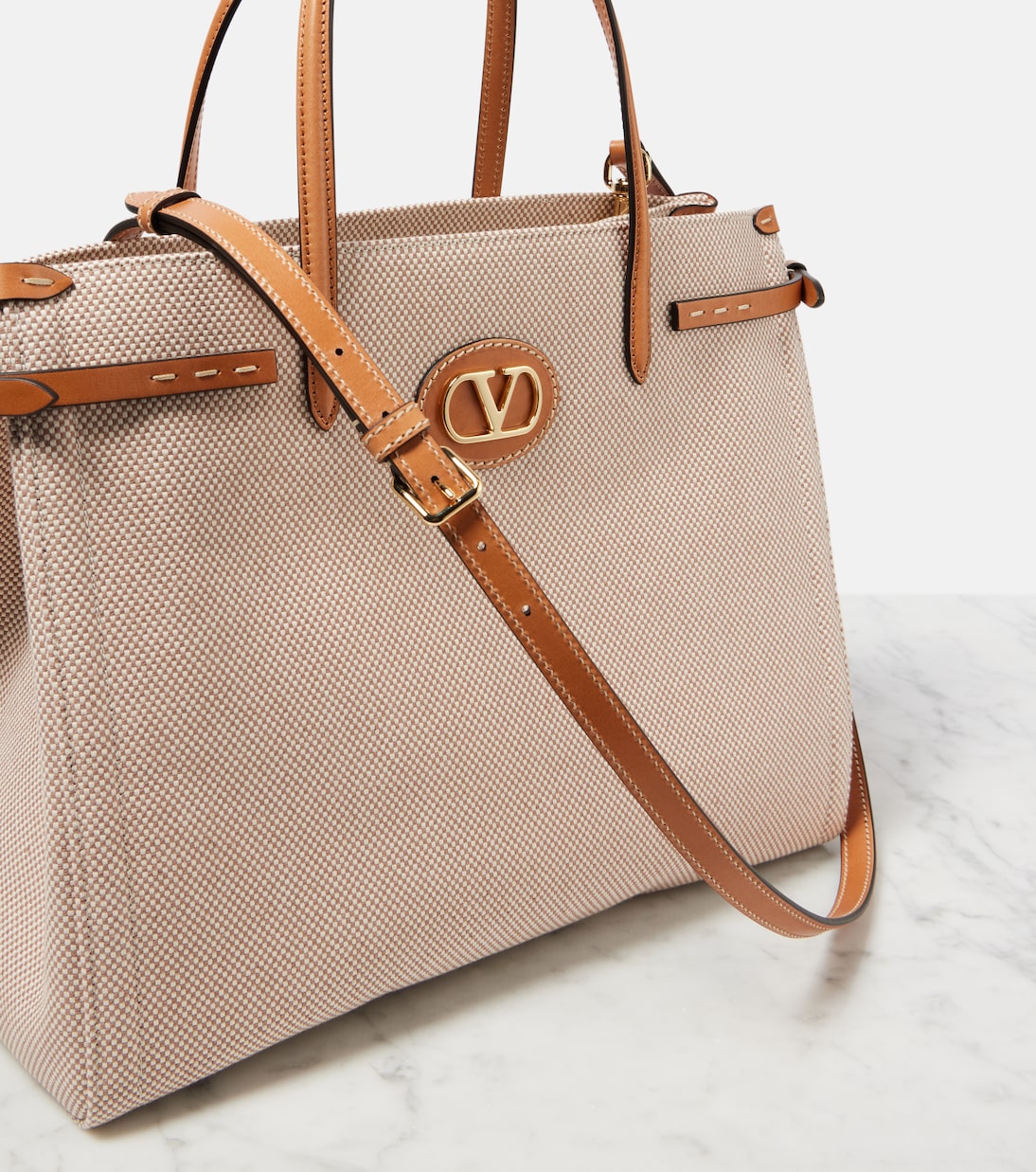 VLogo Large leather-trimmed shoulder bag | Valentino Garavani