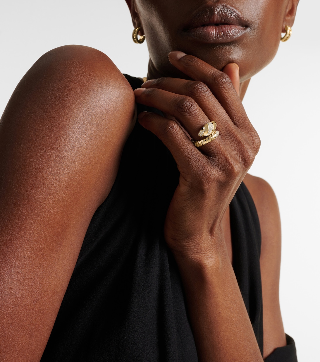 Serpenti Tubogas 18kt gold ring with diamonds and onyx   | Bvlgari