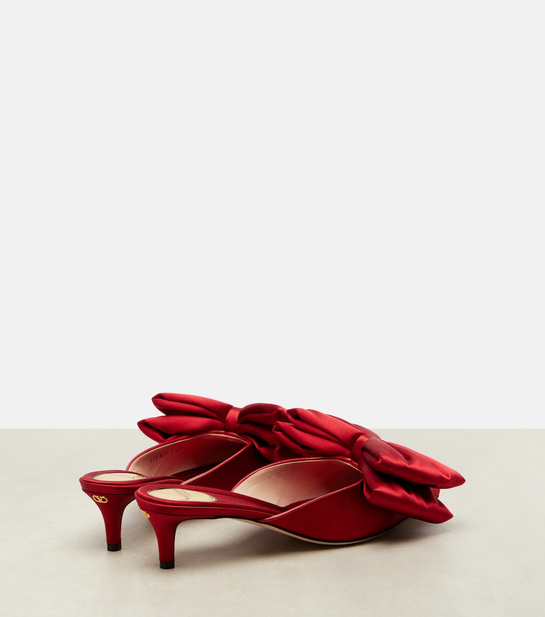 Mules Yolande 45 aus Satin | Valentino Garavani