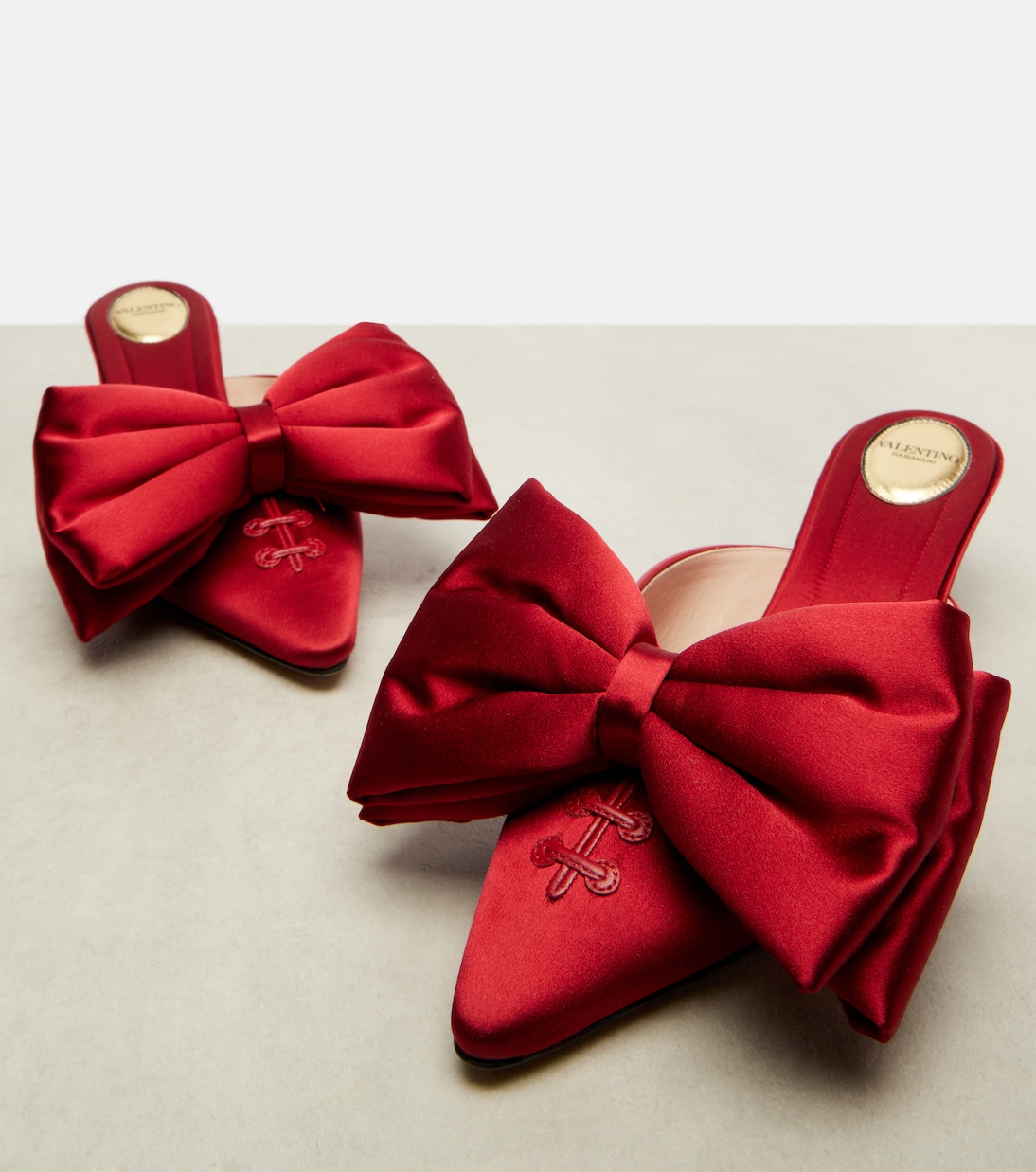 Mules Yolande 45 aus Satin | Valentino Garavani