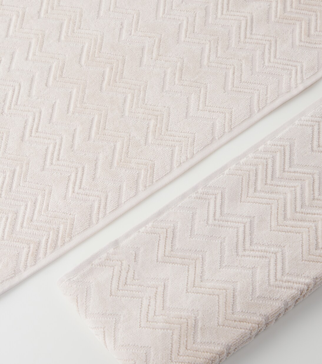 Chalk Zigzag set of 2 cotton terry towels | Missoni