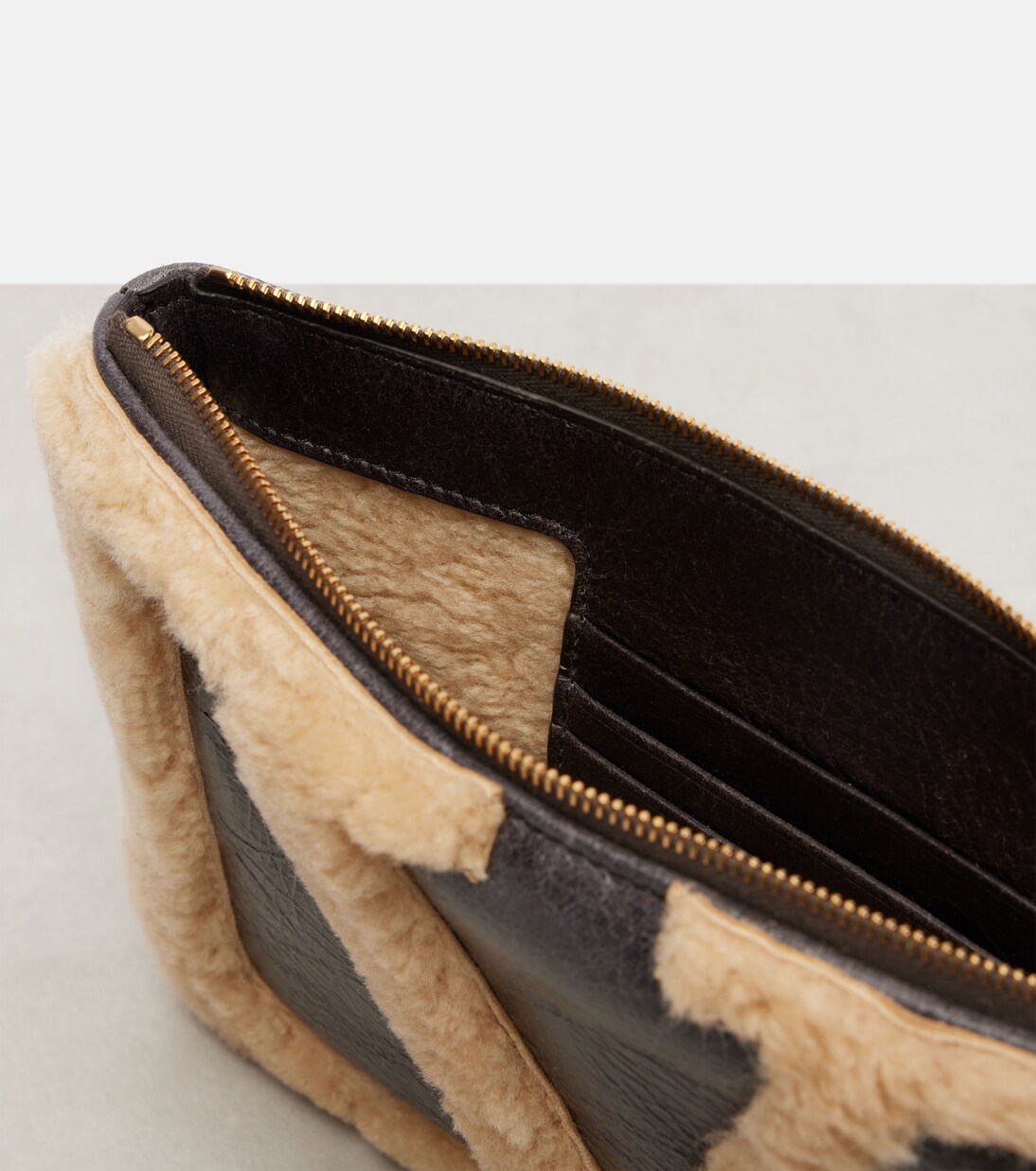 Viva Superstar Medium leather pouch | Valentino Garavani