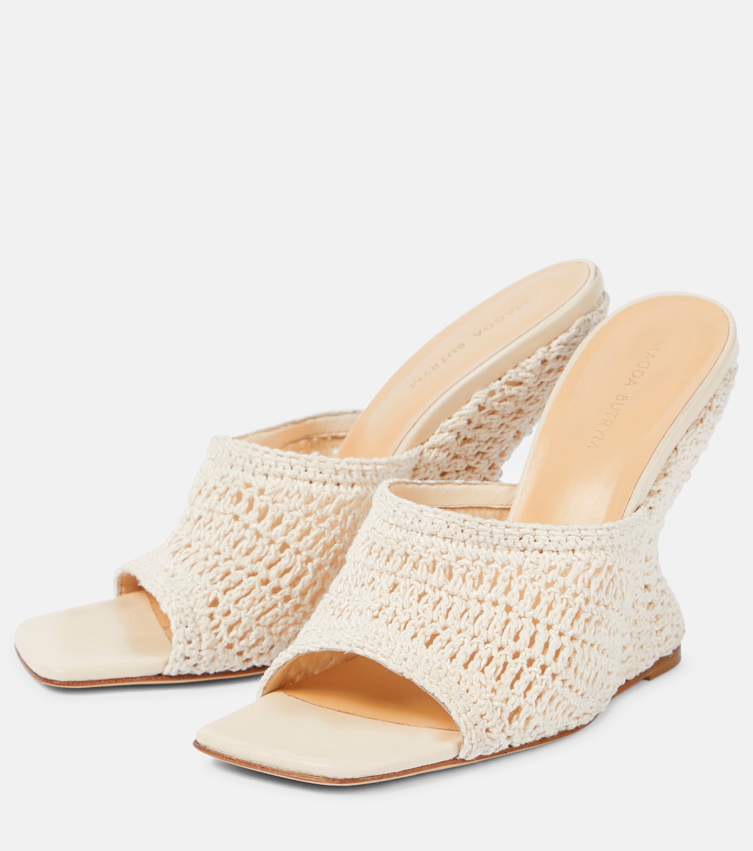 Wedge-Pantoletten aus Häkelstrick | Magda Butrym