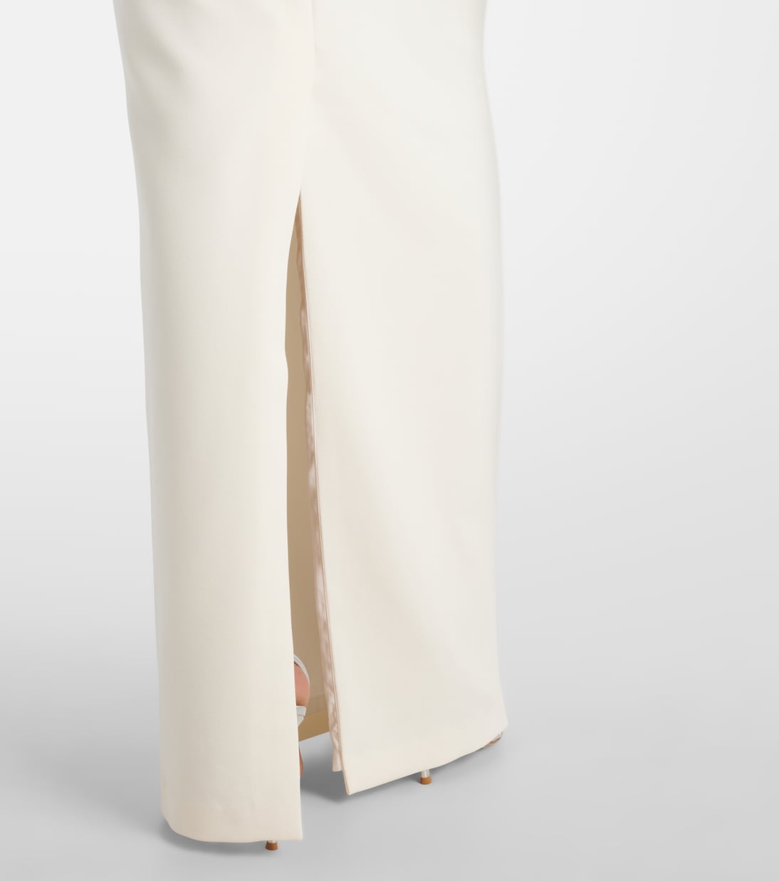 Robe aus Crêpe mit Kristallen | Safiyaa