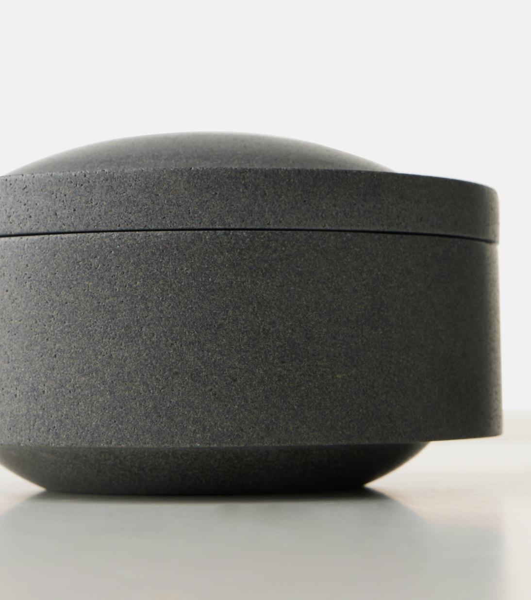 Gallery Object 07 stoneware container | Louise Roe