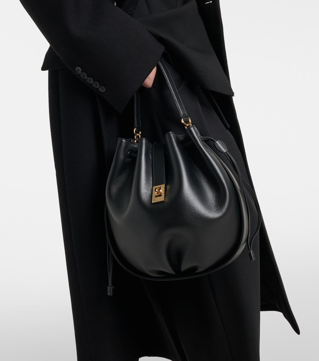 Hug leather bucket bag | Ferragamo