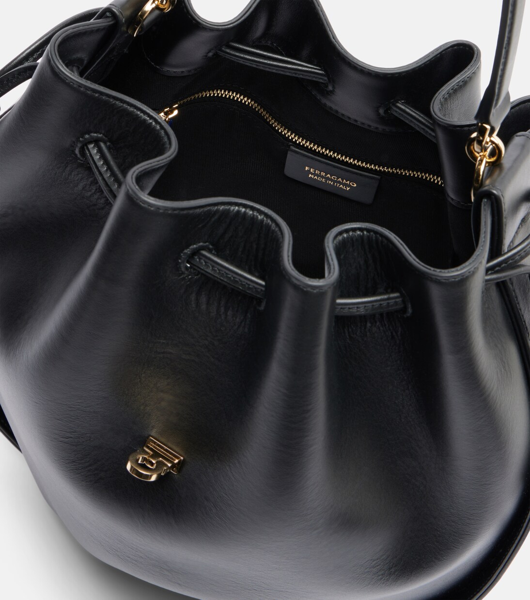 Hug leather bucket bag | Ferragamo