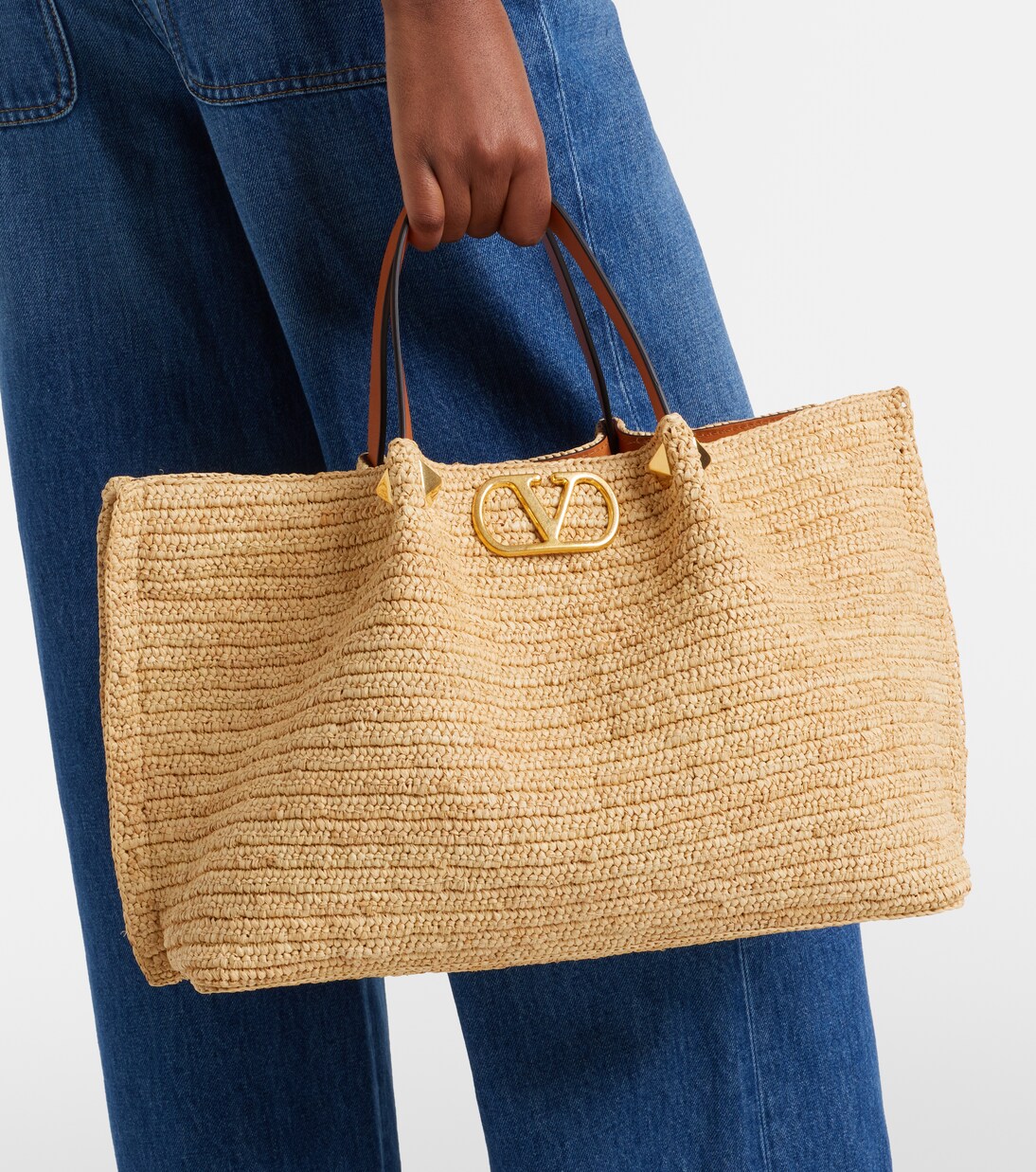 VLogo Medium raffia tote bag | Valentino Garavani