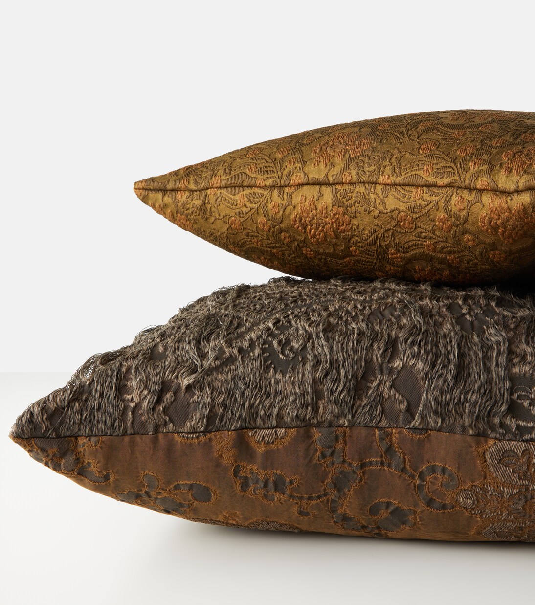 Ademia cushion | The House of Lyria