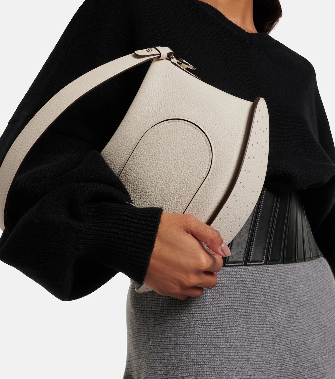 Schultertasche Pin Swing Medium aus Leder | Delvaux