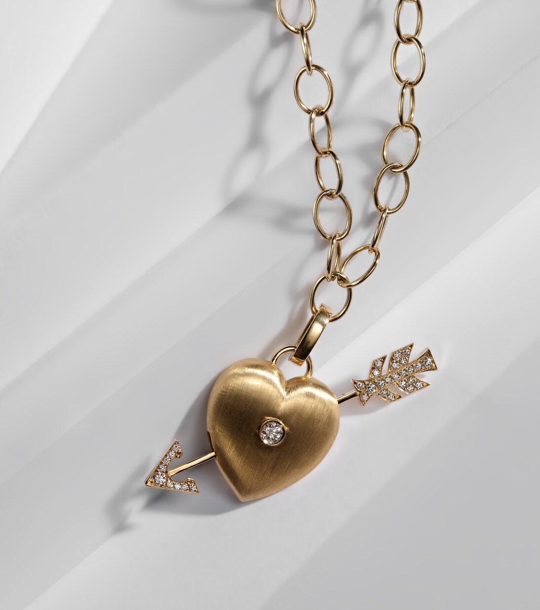 Rosa 18kt gold necklace with diamonds | Marie Lichtenberg