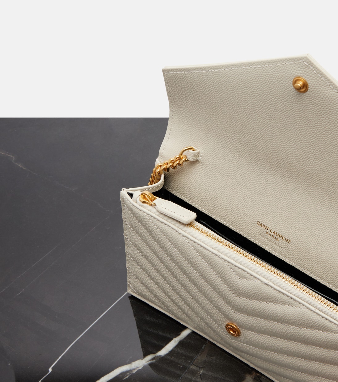 Cassandre Envelope leather wallet on chain | Saint Laurent