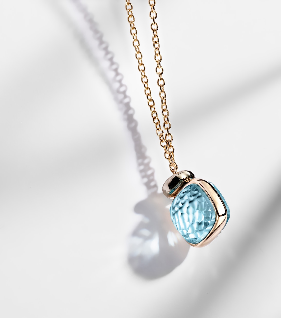 Collier Nudo Mini en or rose 18 ct, topaze et diamants | Pomellato