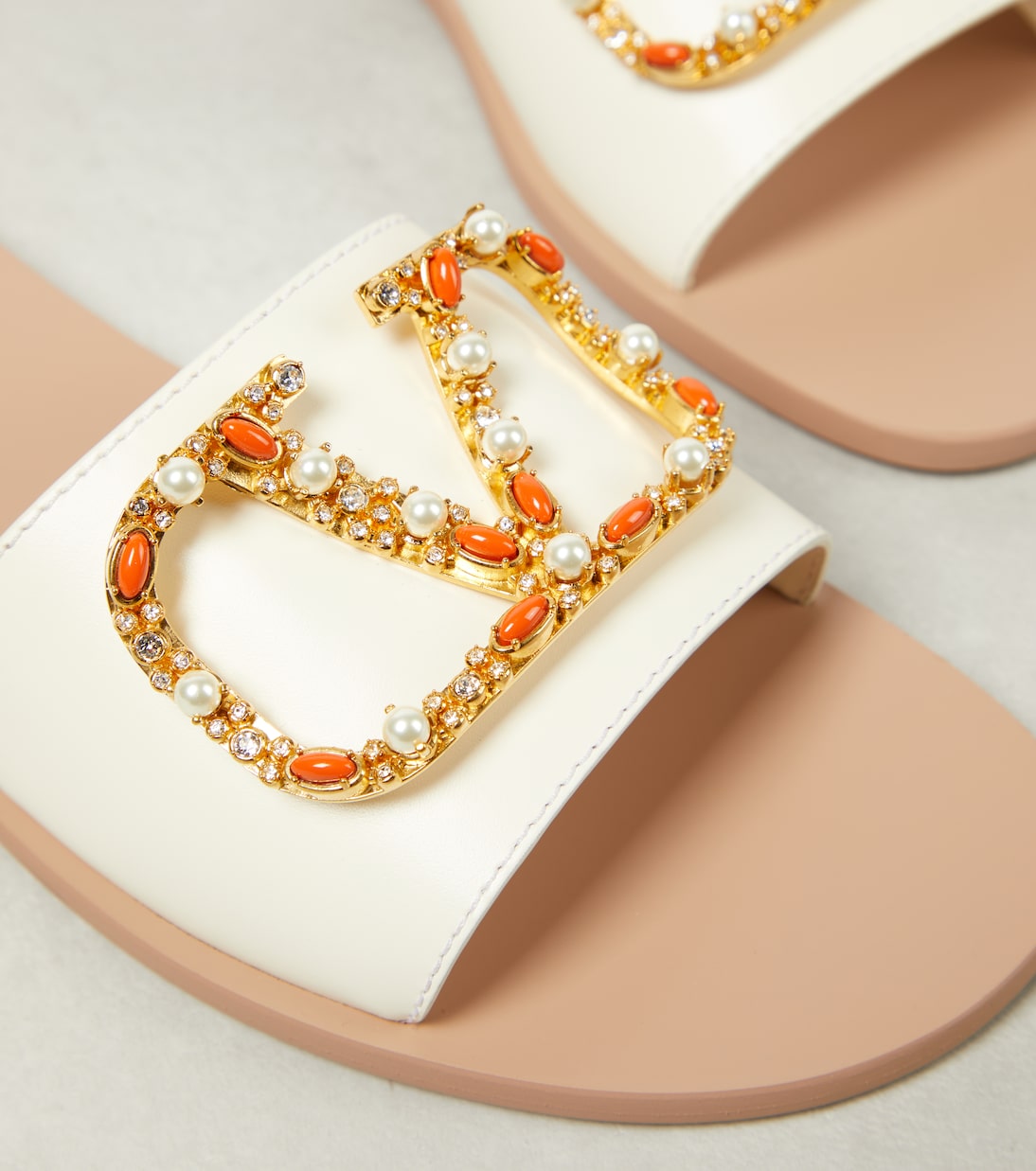 Verzierte Pantoletten VLogo Signature aus Leder | Valentino Garavani