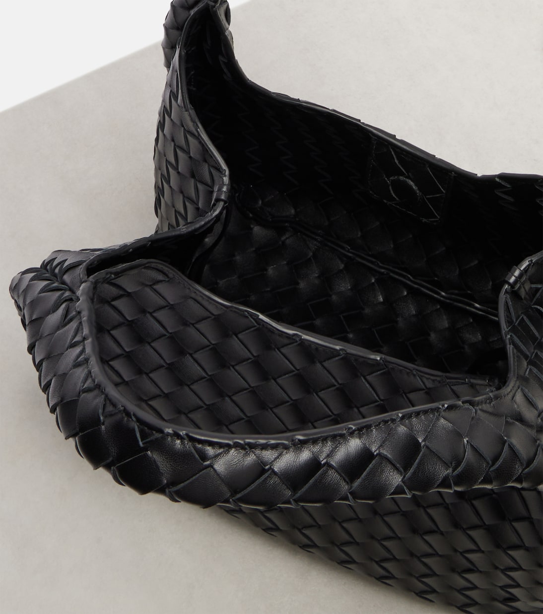 Campana Medium leather shoulder bag | Bottega Veneta