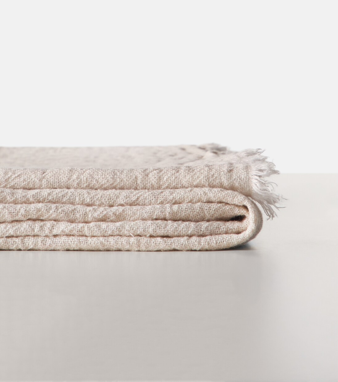 Linen crêpe throw | Maison de Vacances