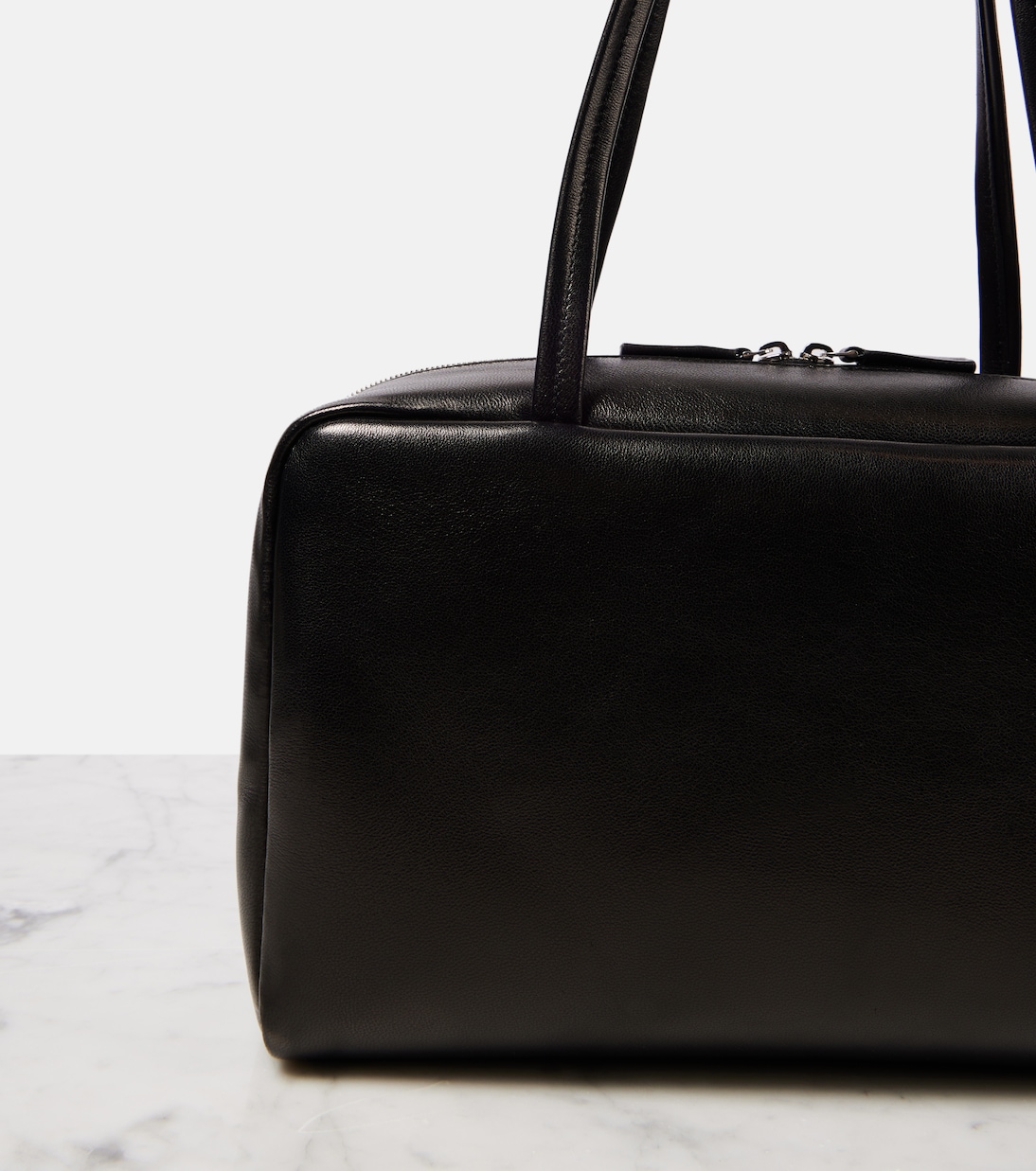 Schultertasche Astra aus Leder | The Row