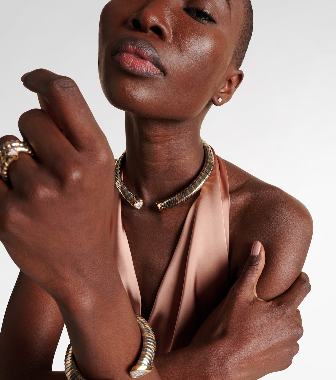 Chocker Trisola aus 18kt Gelbgold und Titan mit Diamanten | Marina B