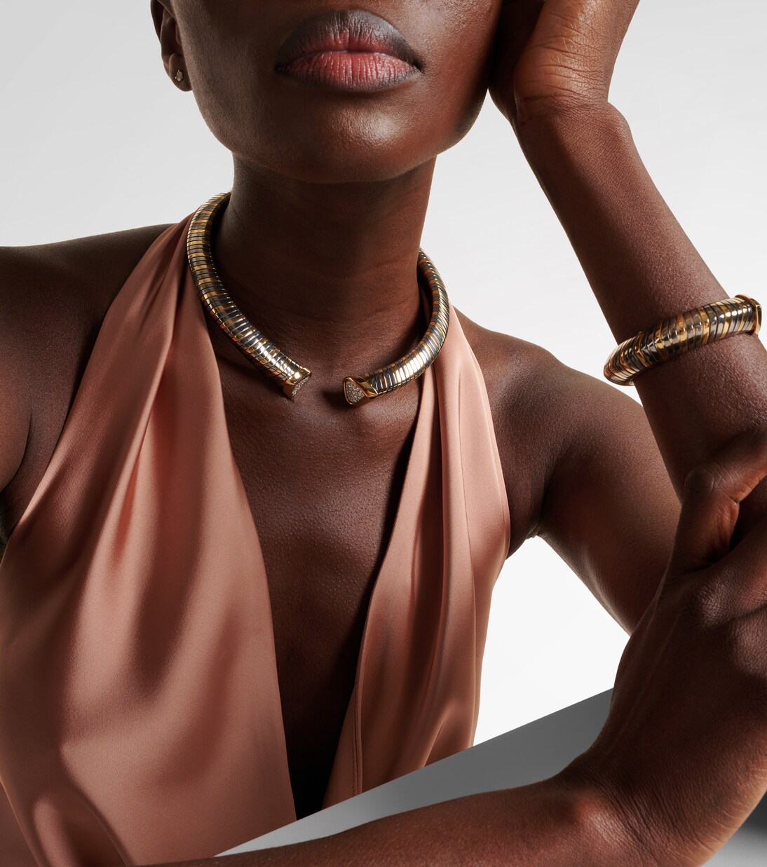 Chocker Trisola aus 18kt Gelbgold und Titan mit Diamanten | Marina B