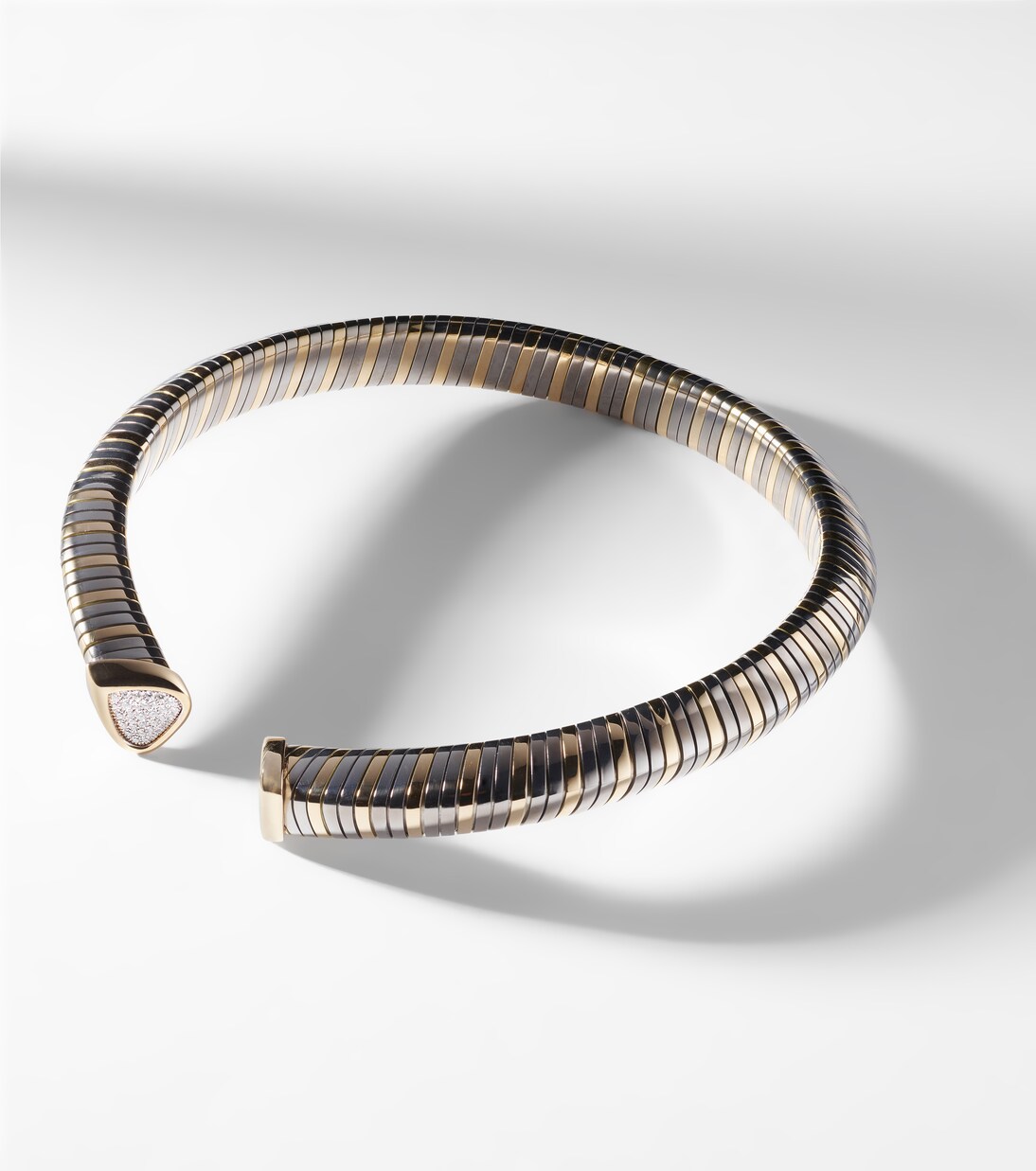 Chocker Trisola aus 18kt Gelbgold und Titan mit Diamanten | Marina B