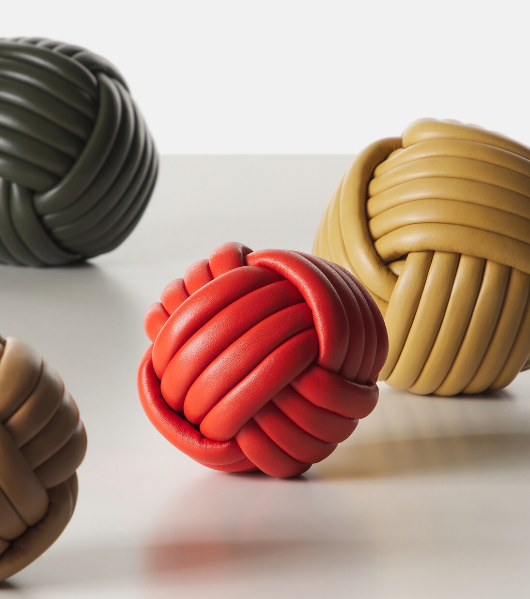 Nodo leather paperweight | Giobagnara