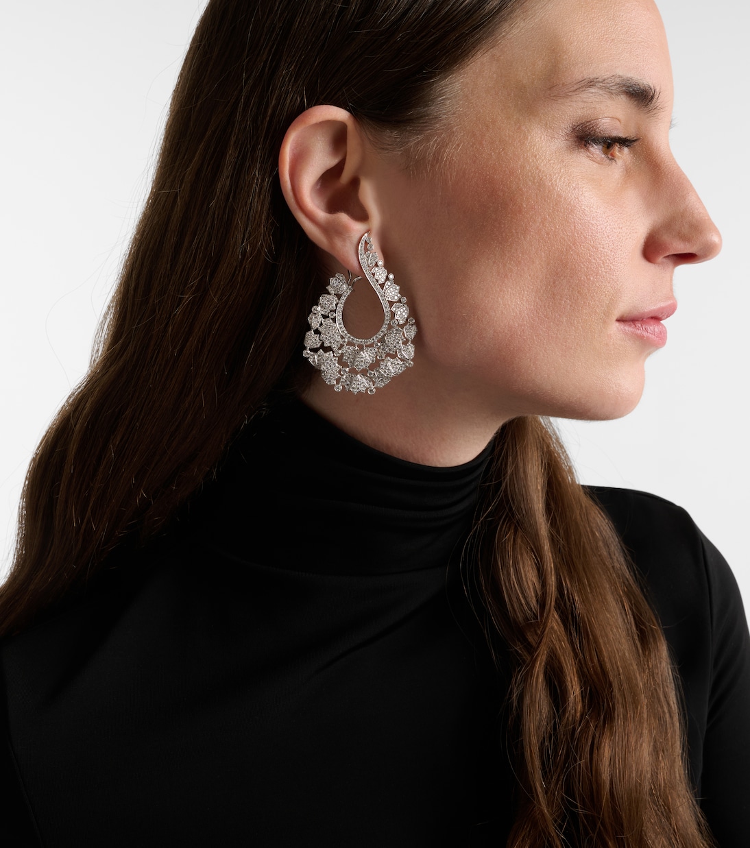 Pendientes Scatter Lotus de oro blanco de 18 ct con diamantes | Ananya