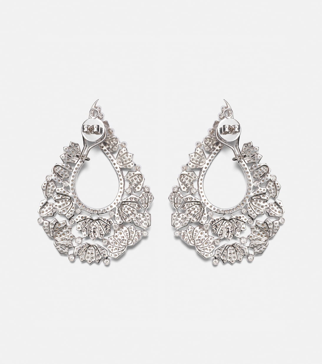 Pendientes Scatter Lotus de oro blanco de 18 ct con diamantes | Ananya