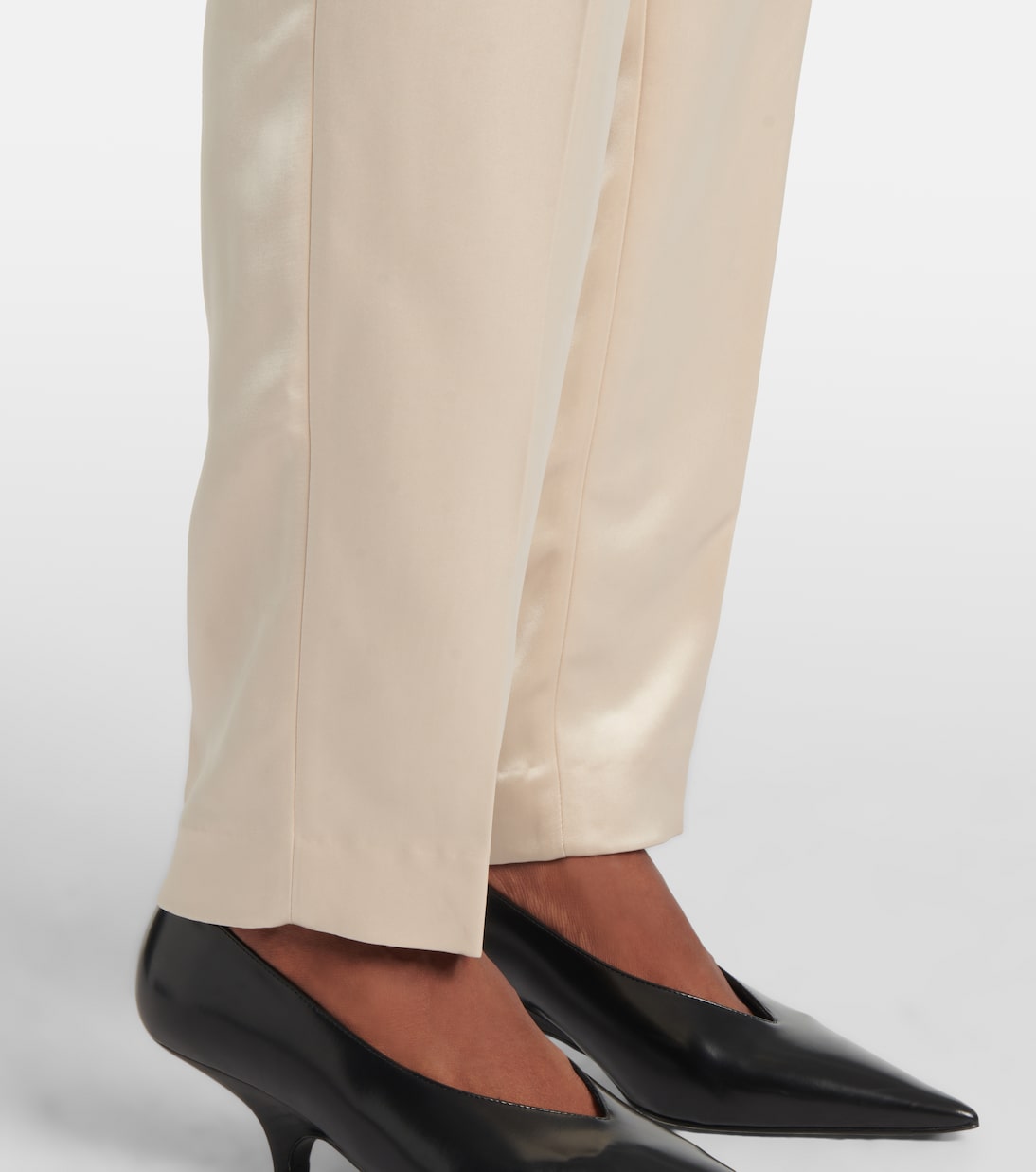 Gerade High-Rise-Hose aus Satin | Toteme