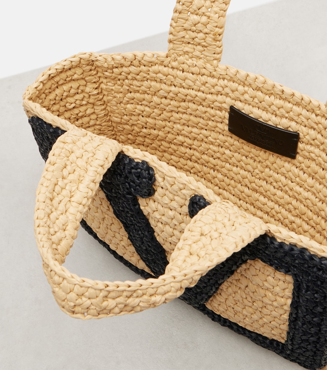 Tote Bag Viva Superstar Small aus Raffiabast | Valentino Garavani