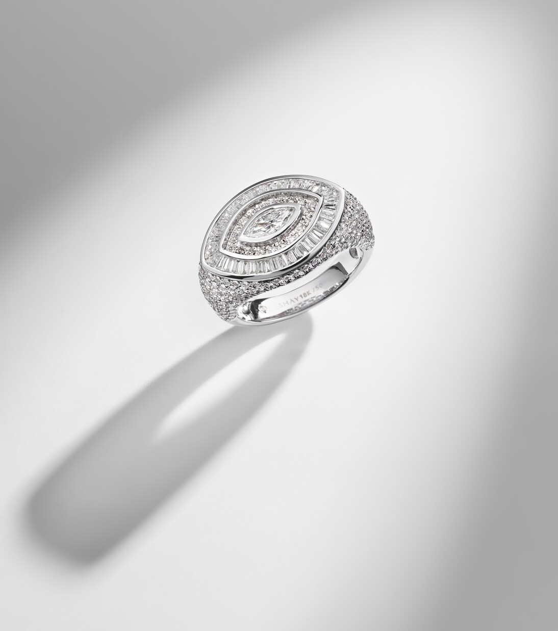 Bague d'auriculaire en or blanc 18 ct (750/1000) avec diamants | Shay Jewelry