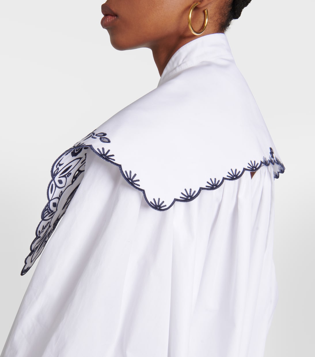 Bestickter Kragen aus Baumwollpopeline | Patou